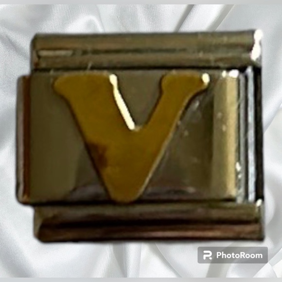 ZOPPINI (nomination) 2/$25 letter V bracelet link - Picture 1 of 5